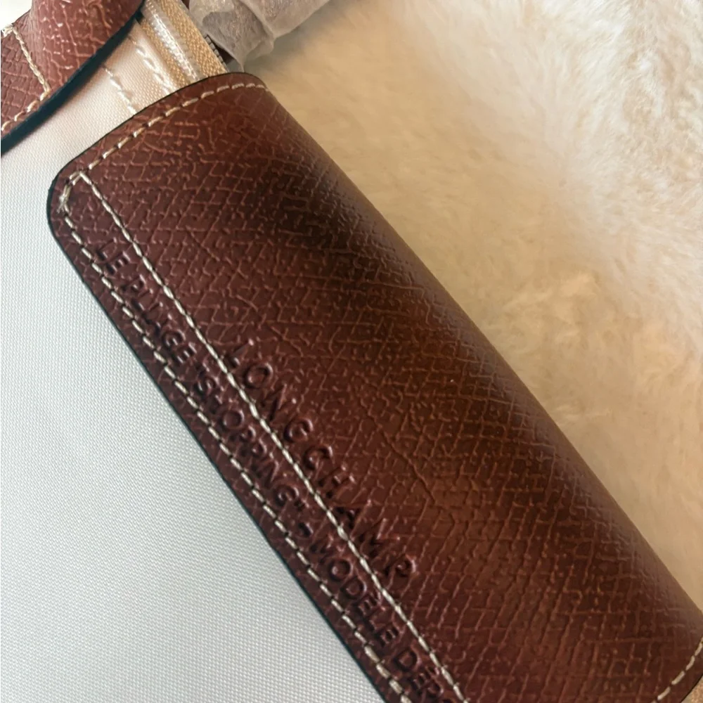 Chic Beige and Brown Women's Shoulder Longchamp Bag - Picture 2 of 3